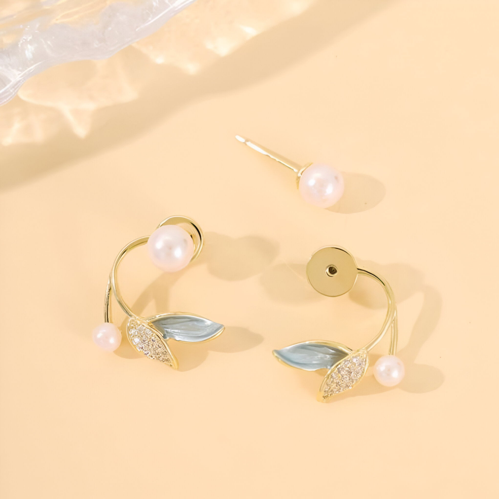Ivia Leaf Stud Earrings