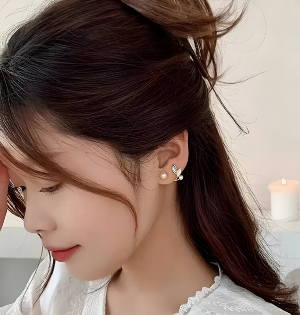 Ivia Leaf Stud Earrings