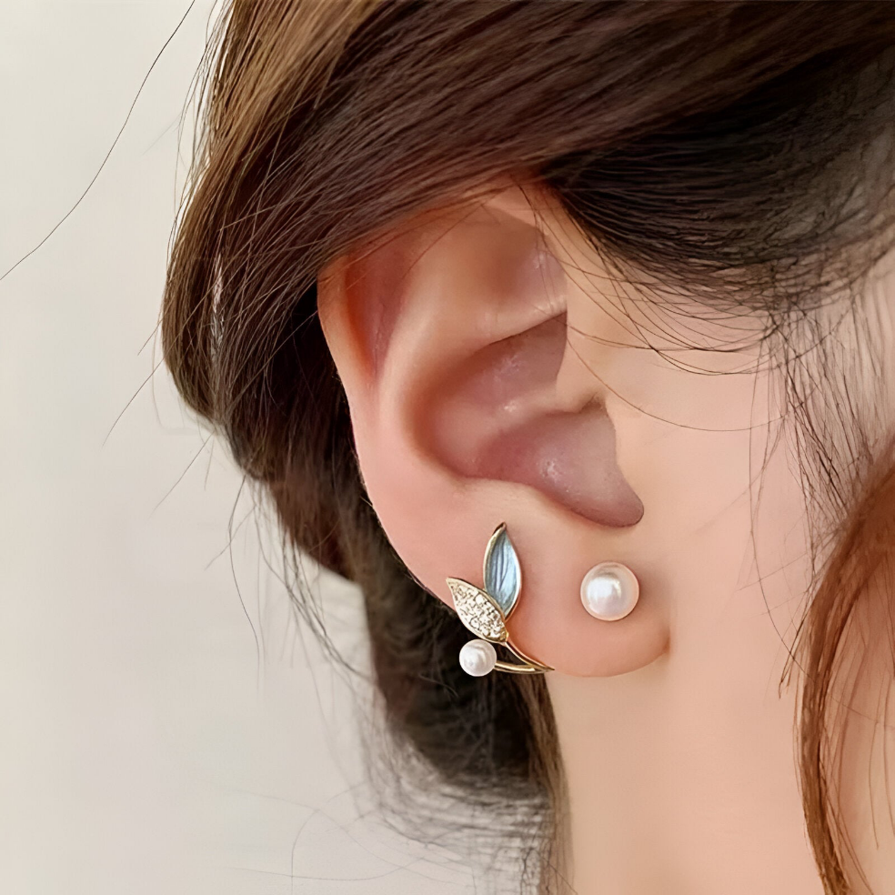 Ivia Leaf Stud Earrings