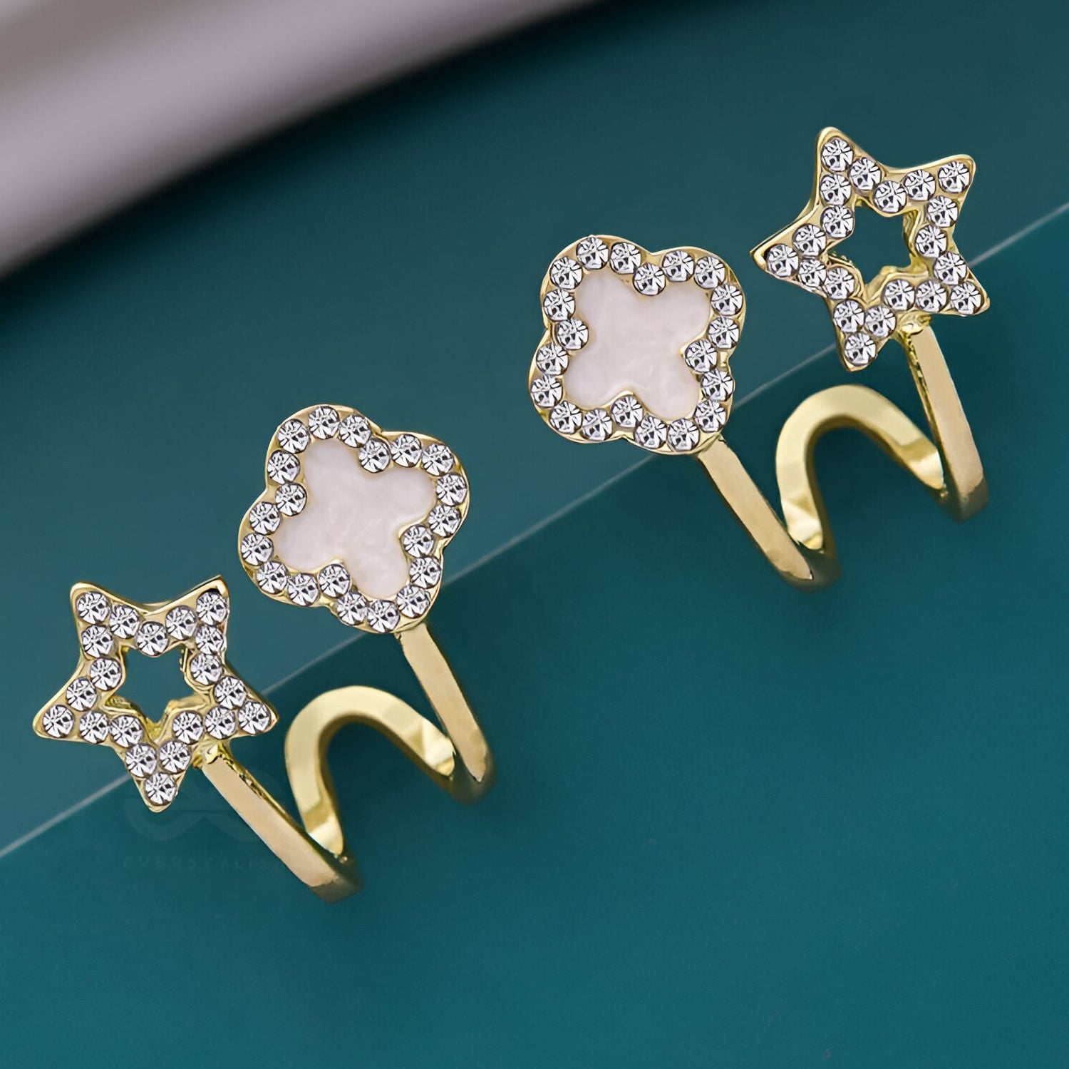 Auri Vibrato leaf Clover Earrings