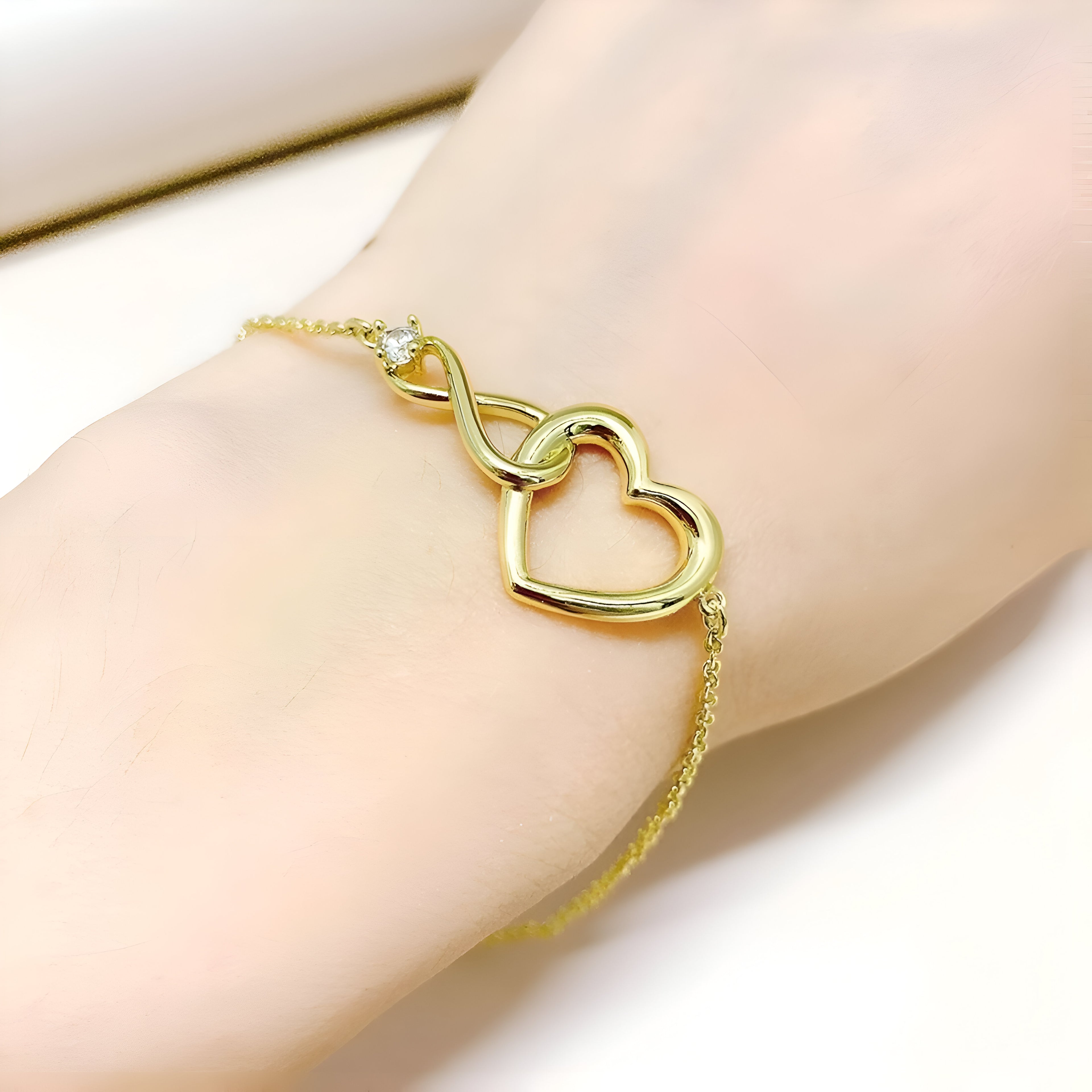 Golden Heart-Shaped Zirconia Bracelet