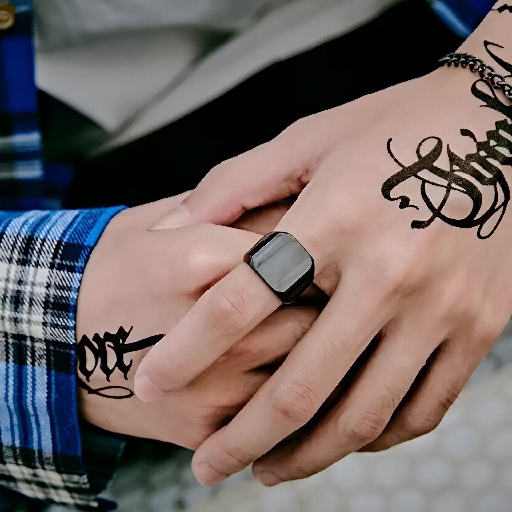 Saizen black vertical bar pendant with Ring