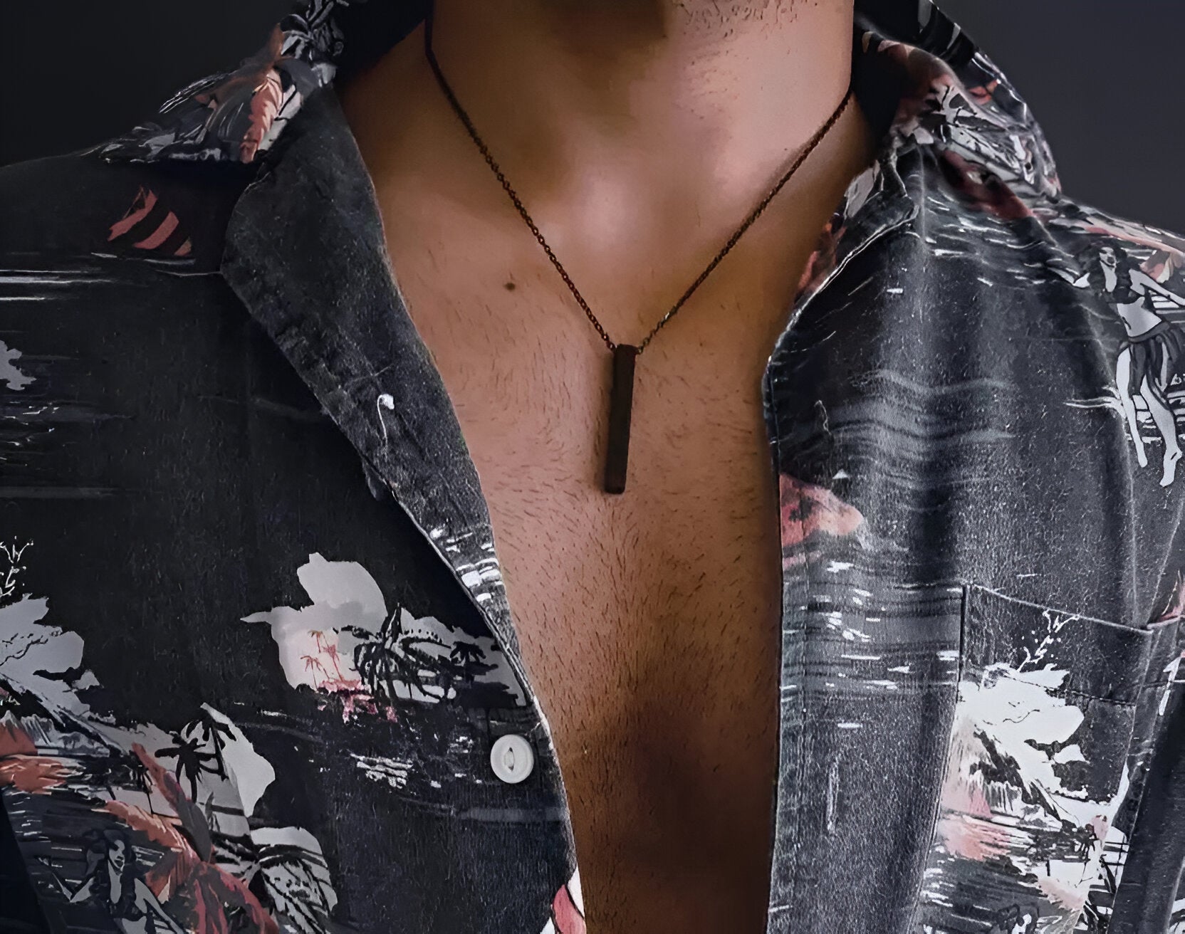 Saizen black vertical bar pendant with Ring