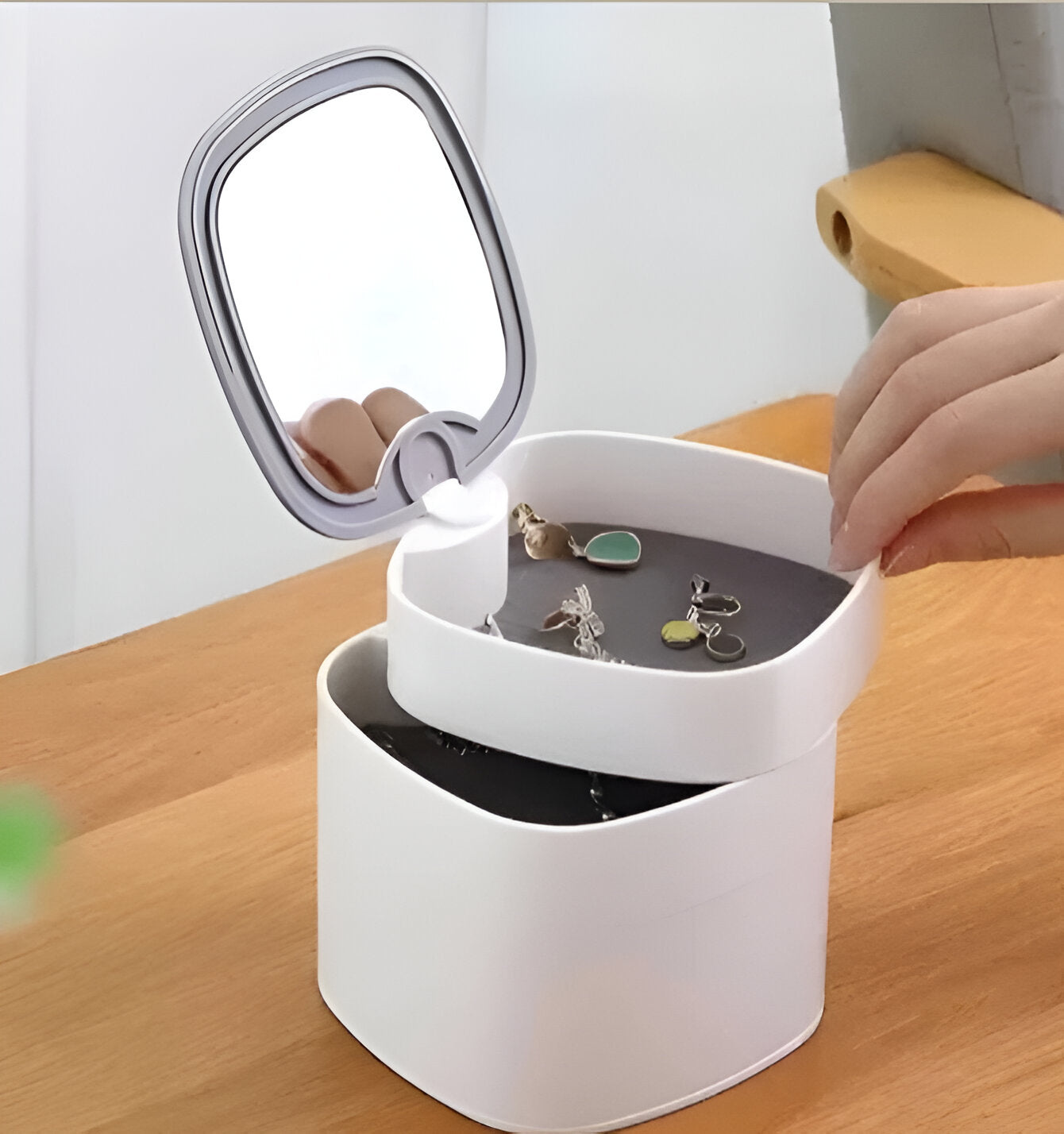 4-Layer Rotating Jewelry Organizer with Mirror - Multicolor