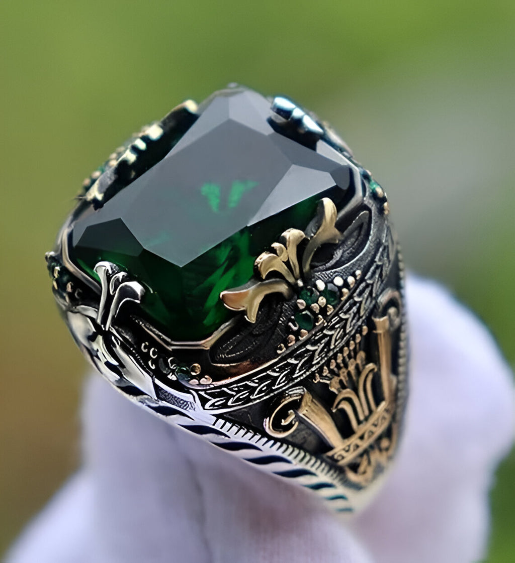 Inlaid Emerald Luxury Ring
