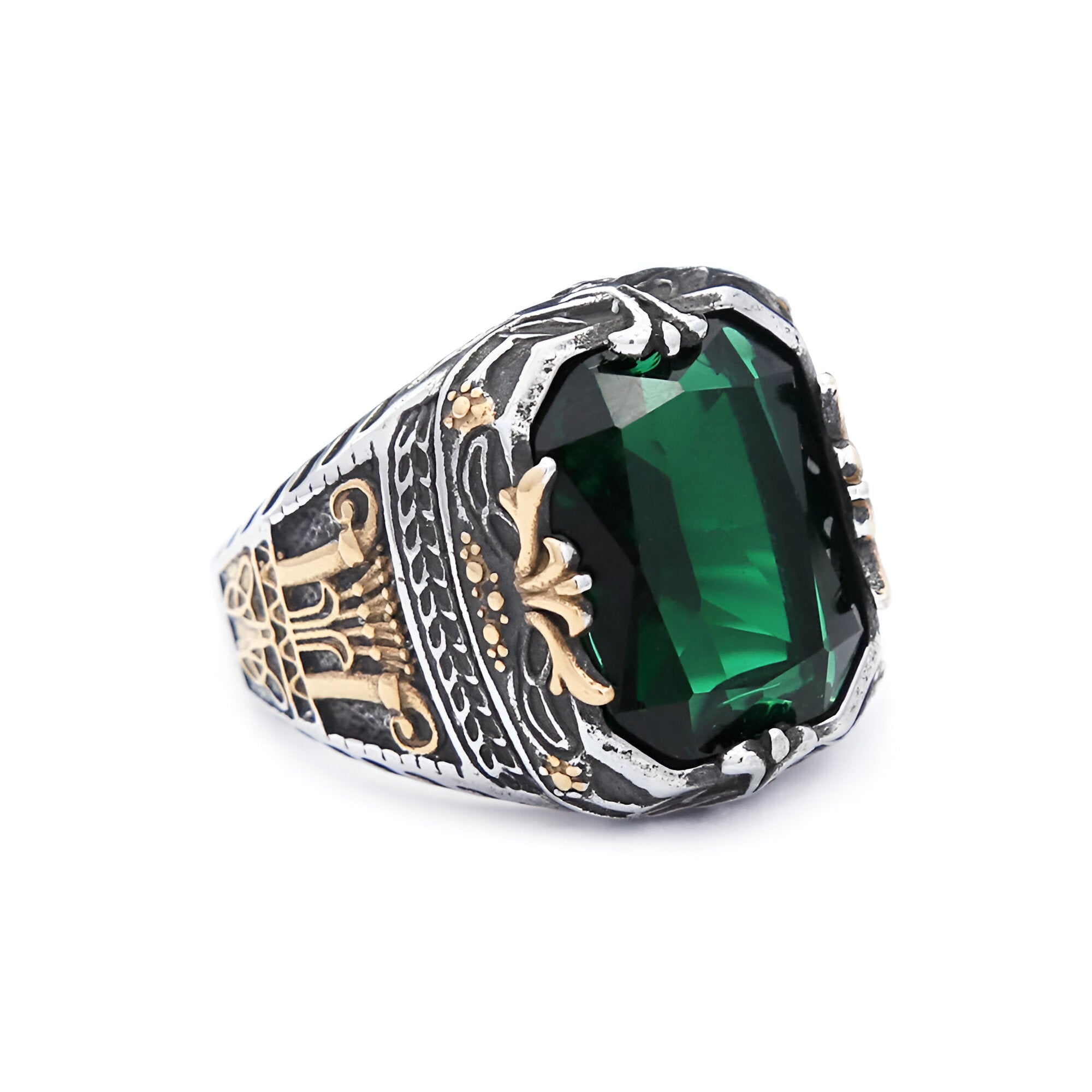 Inlaid Emerald Luxury Ring