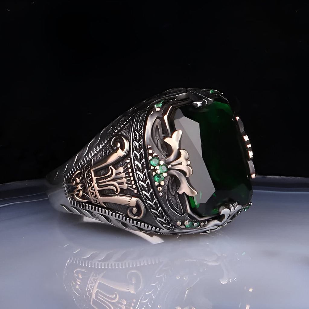 Inlaid Emerald Luxury Ring