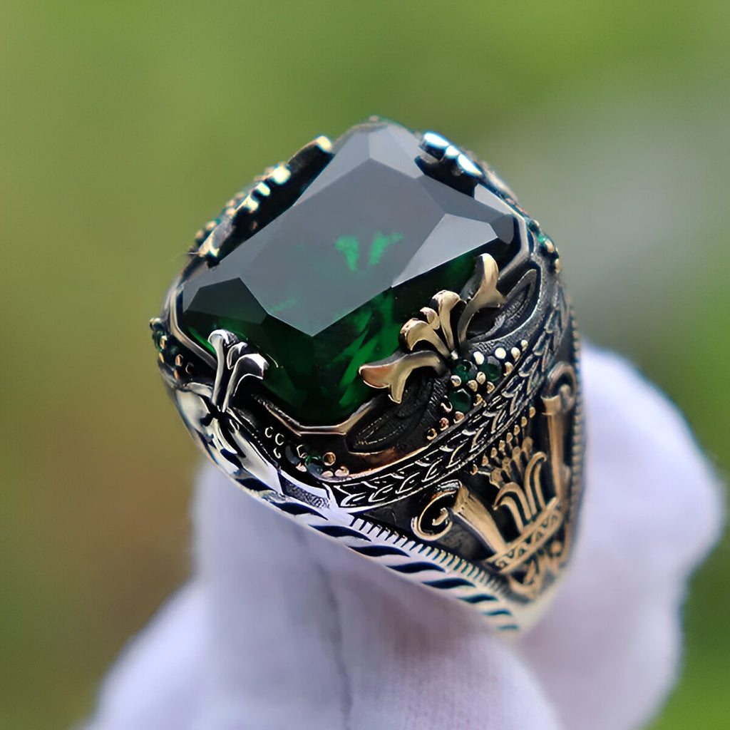 Inlaid Emerald Luxury Ring