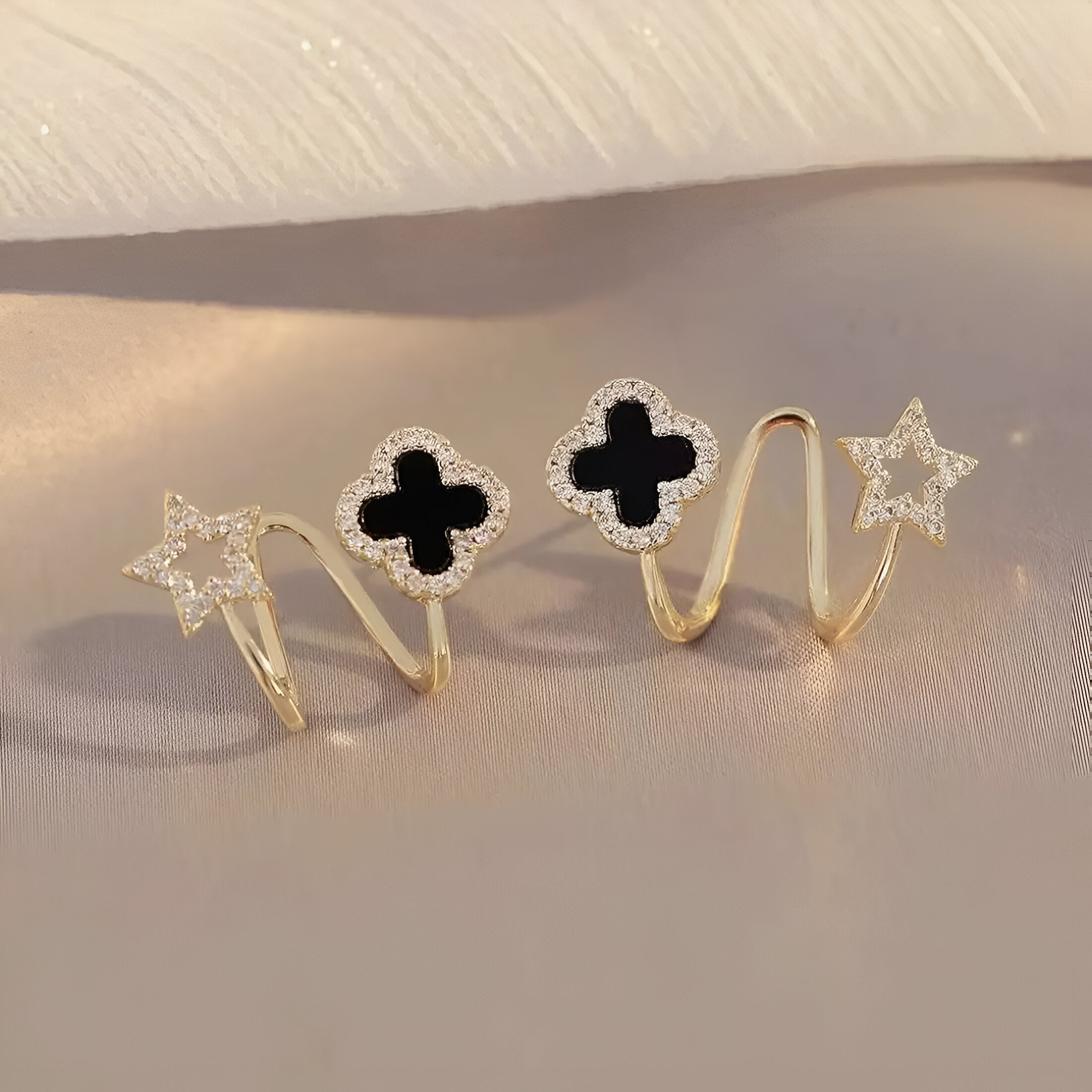 Auri Vibrato leaf Clover Earrings