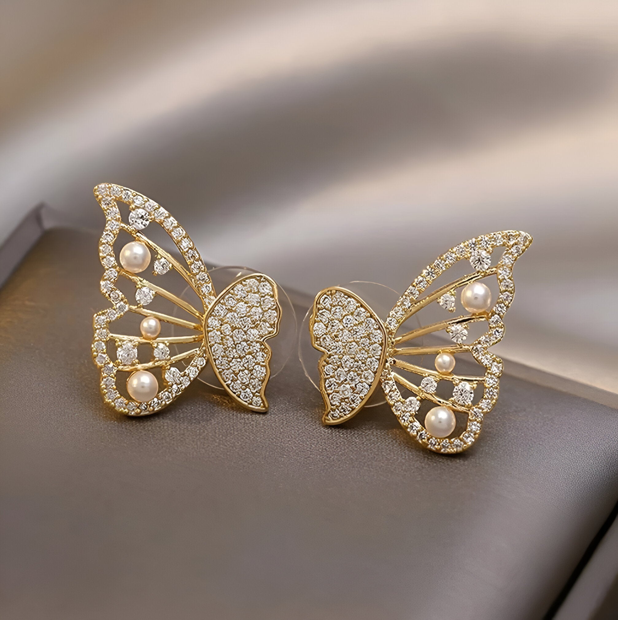 Elys Pearl Zirconia Stud Earrings