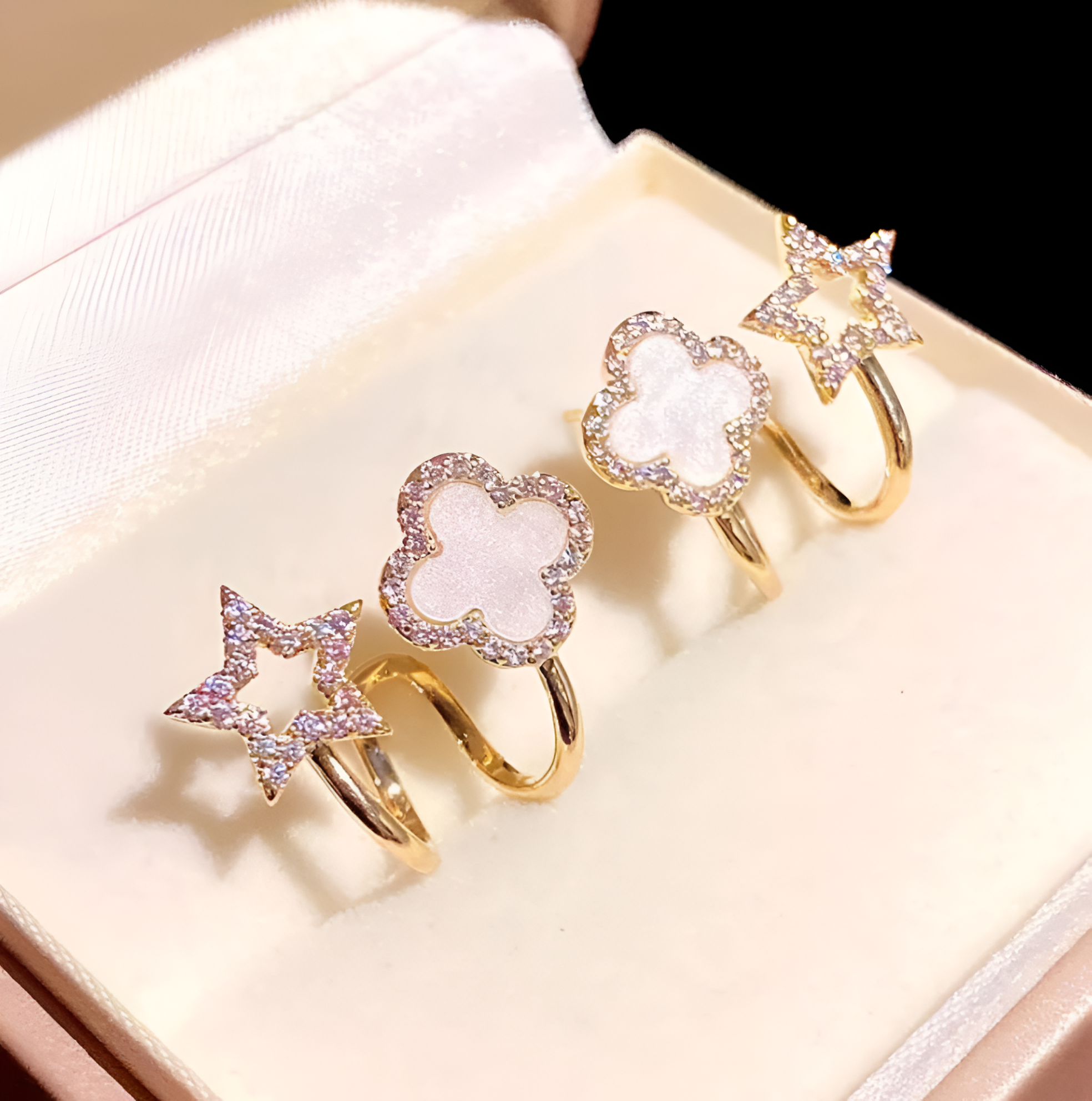 Auri Vibrato leaf Clover Earrings