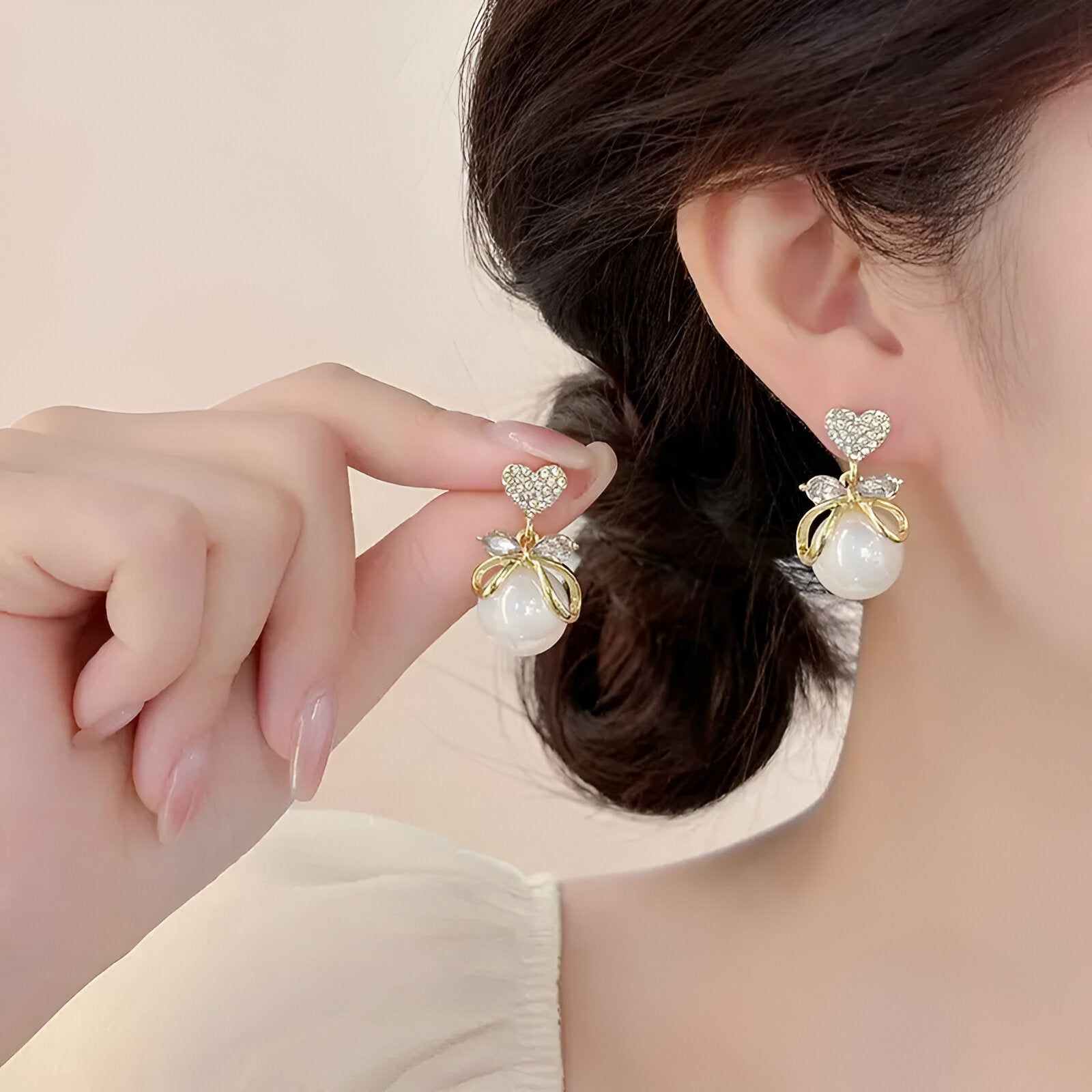 Eira Pearl Bow Earrings